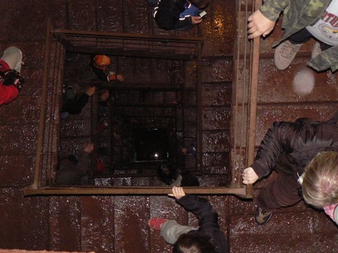 05 úděsných 2006 schodů do podzemí.JPG